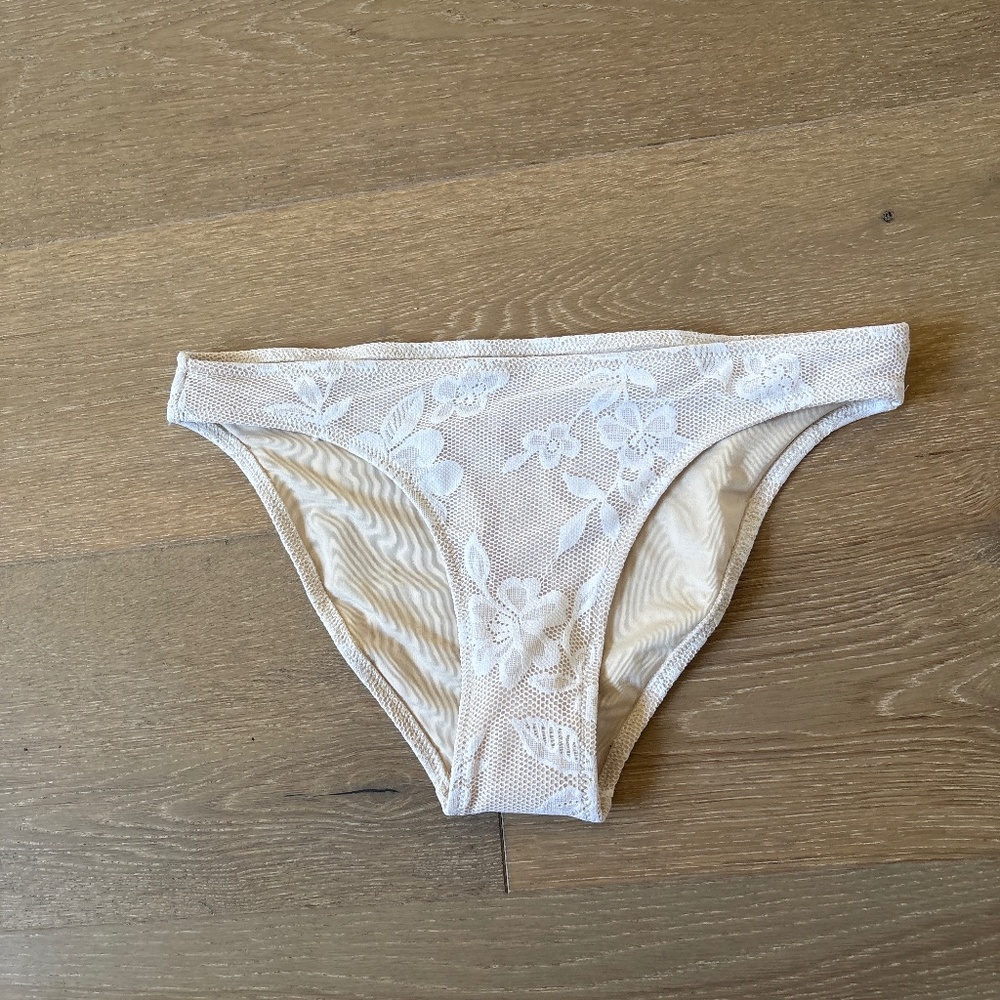 Aerie white lace bikini bottom size xs NWOT